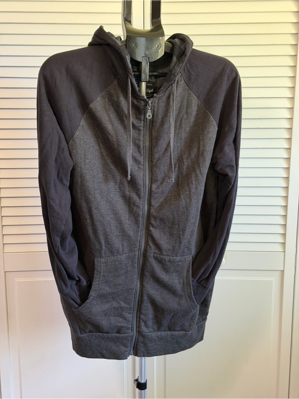 Broken threads size large zip up hoodie with pockets, grey - Picture 3 of 7